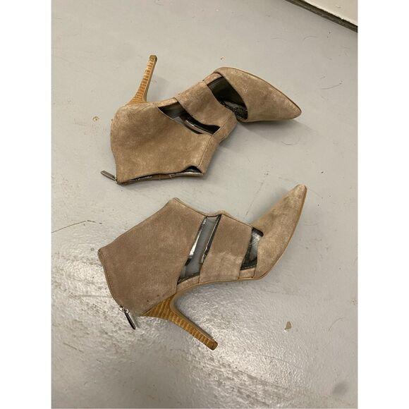 Tahari Steffie Suede Heels- Tan/ Nude Bootie Pumps w/Cut-Outs, Size 9 - Picture 2 of 10